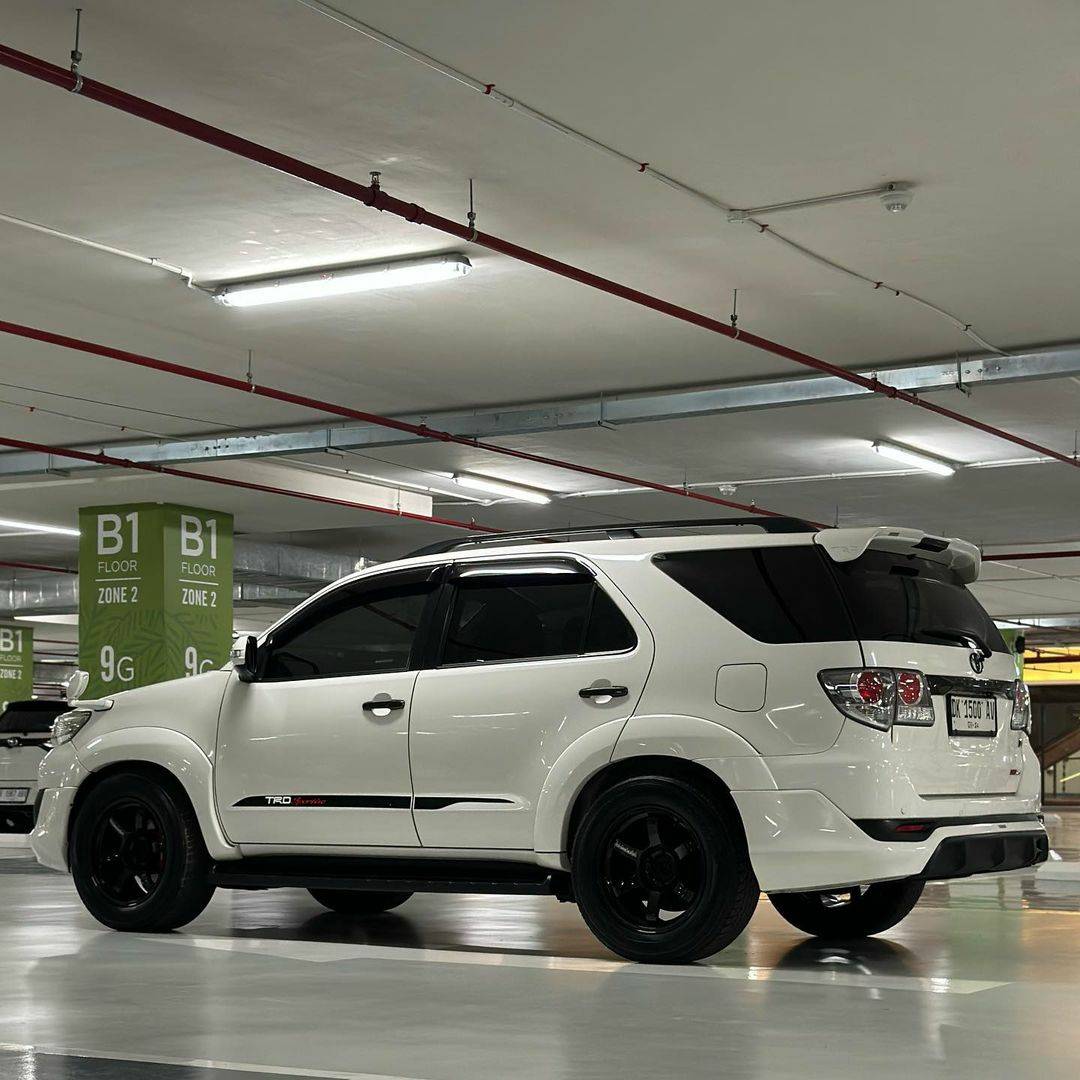 2014 Toyota Fortuner 4X2 2.5L AT TRD 2014 Toyota Fortuner 4X2 2.5L AT TRD