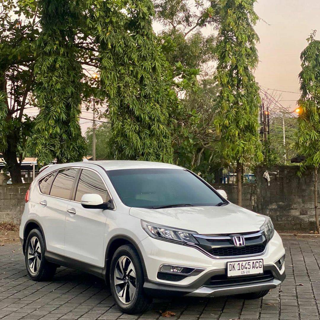 2015 Honda CRV 2.0L 4X2 AT 2015 Honda CRV 2.0L 4X2 AT