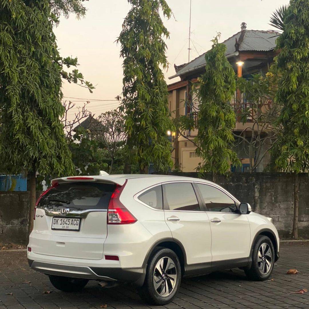 2015 Honda CRV 2.0L 4X2 AT 2015 Honda CRV 2.0L 4X2 AT