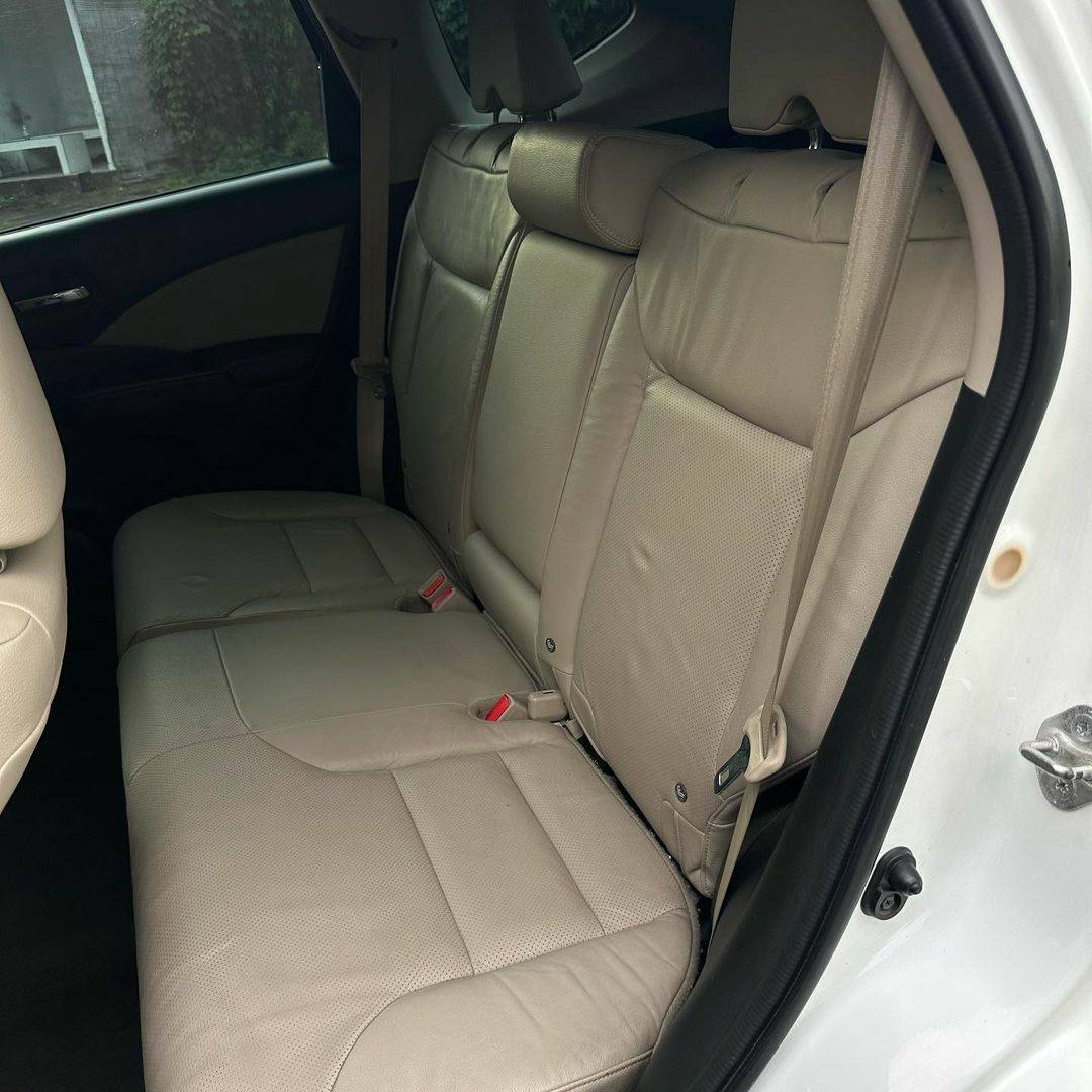 2015 Honda CRV 2.0L 4X2 AT 2015 Honda CRV 2.0L 4X2 AT