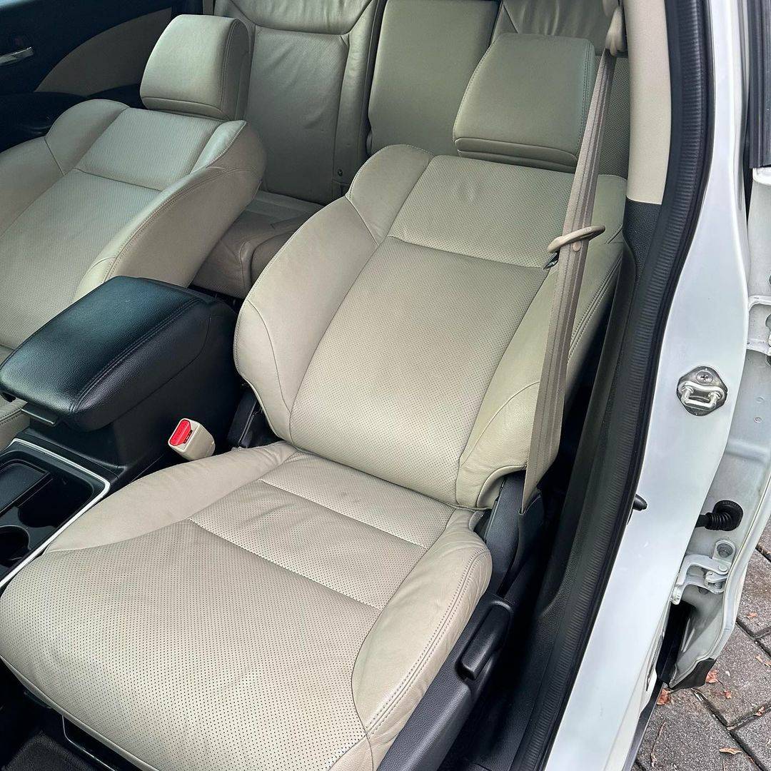 2015 Honda CRV 2.0L 4X2 AT 2015 Honda CRV 2.0L 4X2 AT