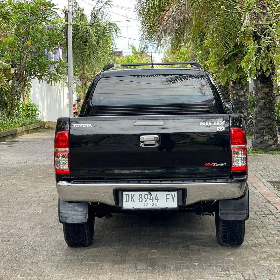 2017 Toyota Hilux 2.4L D-Cab V AT 2017 Toyota Hilux 2.4L D-Cab V AT