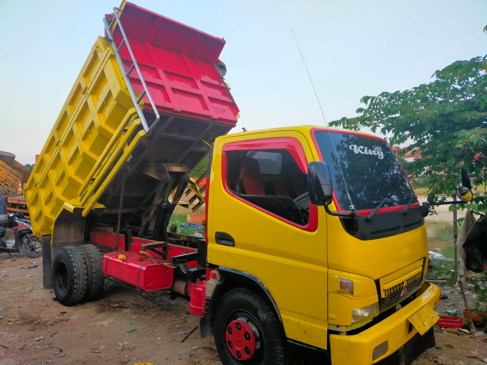 2013 Mitsubishi Colt L300 DIESEL 2.5 PU FLAT DECK Bekas 2013 Mitsubishi Colt L300 DIESEL 2.5 PU FLAT DECK Bekas