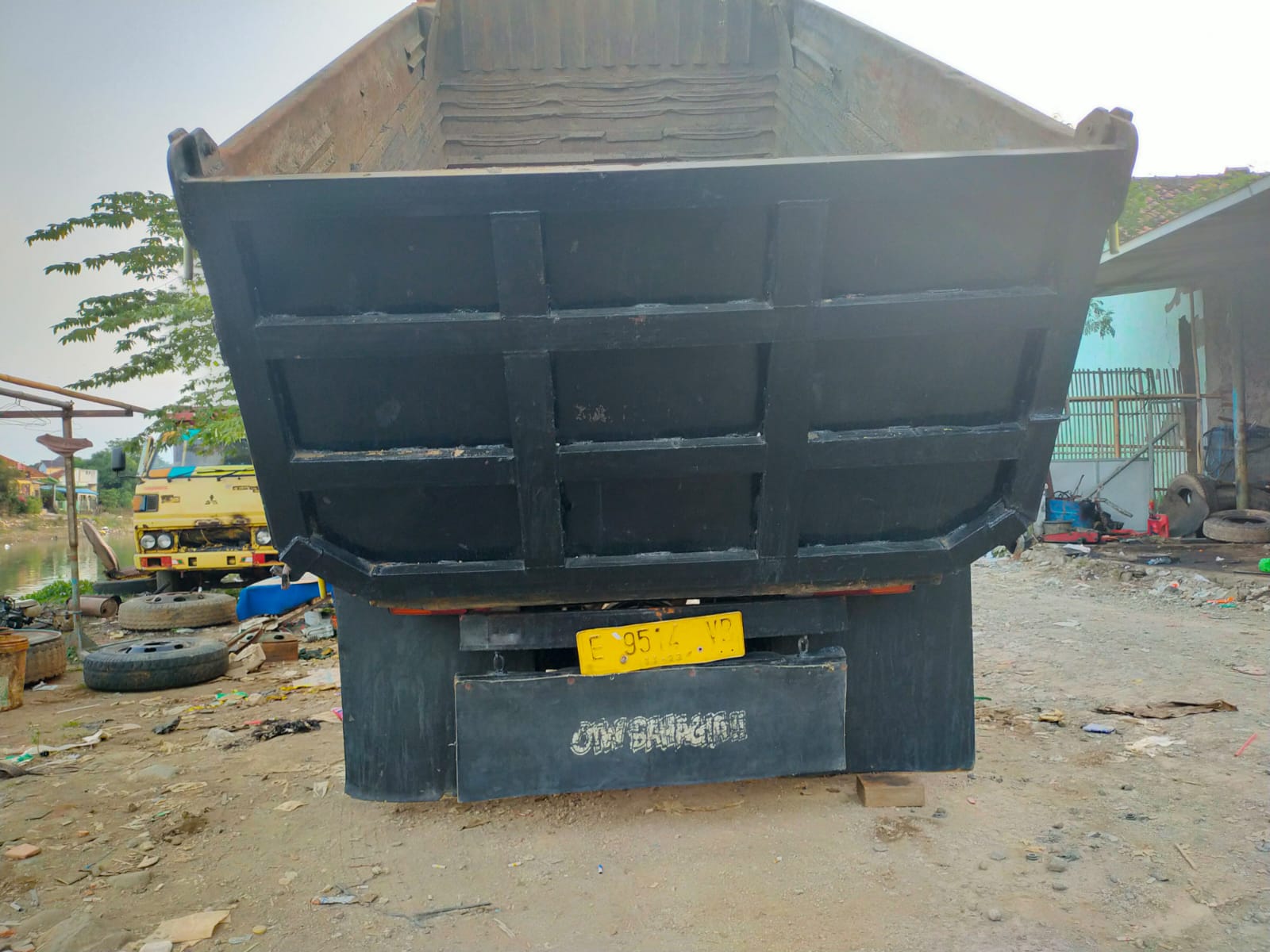 2013 Mitsubishi Colt L300 DIESEL 2.5 PU FLAT DECK 2013 Mitsubishi Colt L300 DIESEL 2.5 PU FLAT DECK