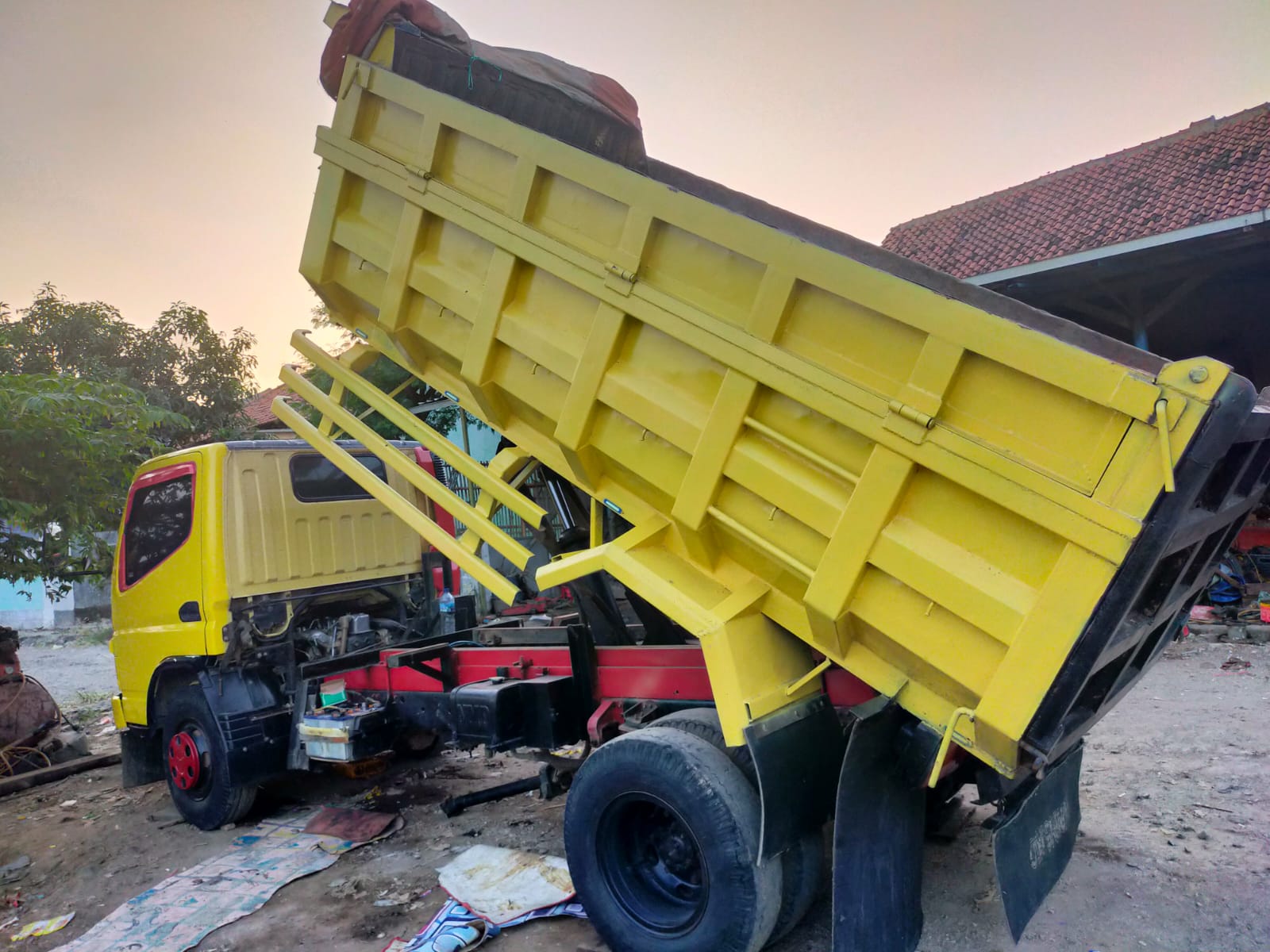 2013 Mitsubishi Colt L300 DIESEL 2.5 PU FLAT DECK 2013 Mitsubishi Colt L300 DIESEL 2.5 PU FLAT DECK