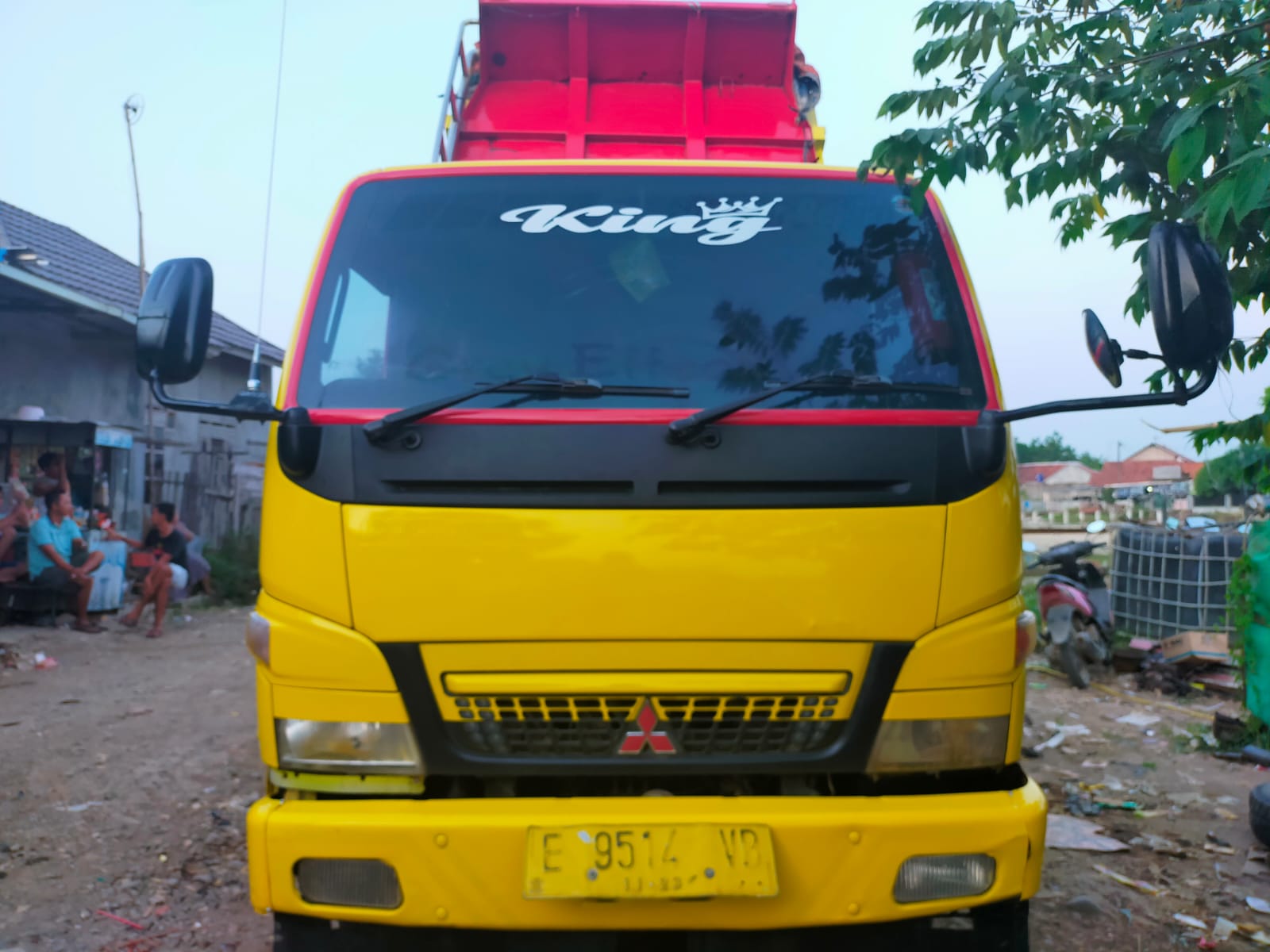 2013 Mitsubishi Colt L300 DIESEL 2.5 PU FLAT DECK 2013 Mitsubishi Colt L300 DIESEL 2.5 PU FLAT DECK