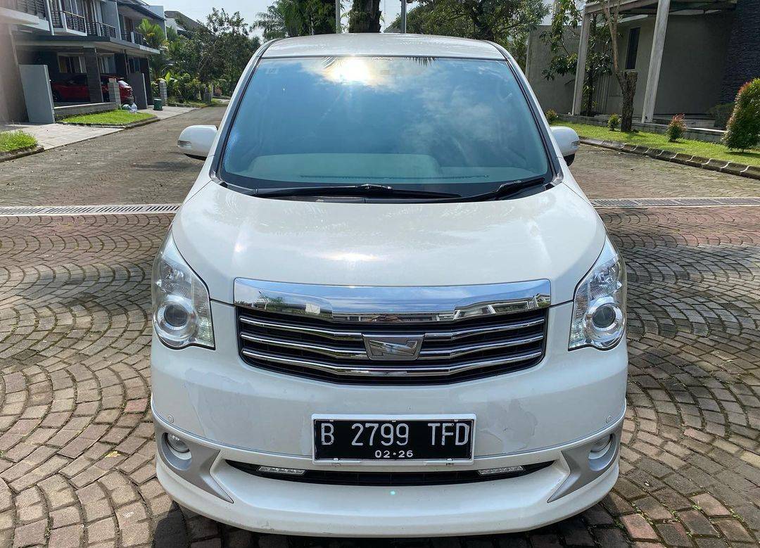 Second Hand 2013 Toyota NAV1 Second Hand 2013 Toyota NAV1