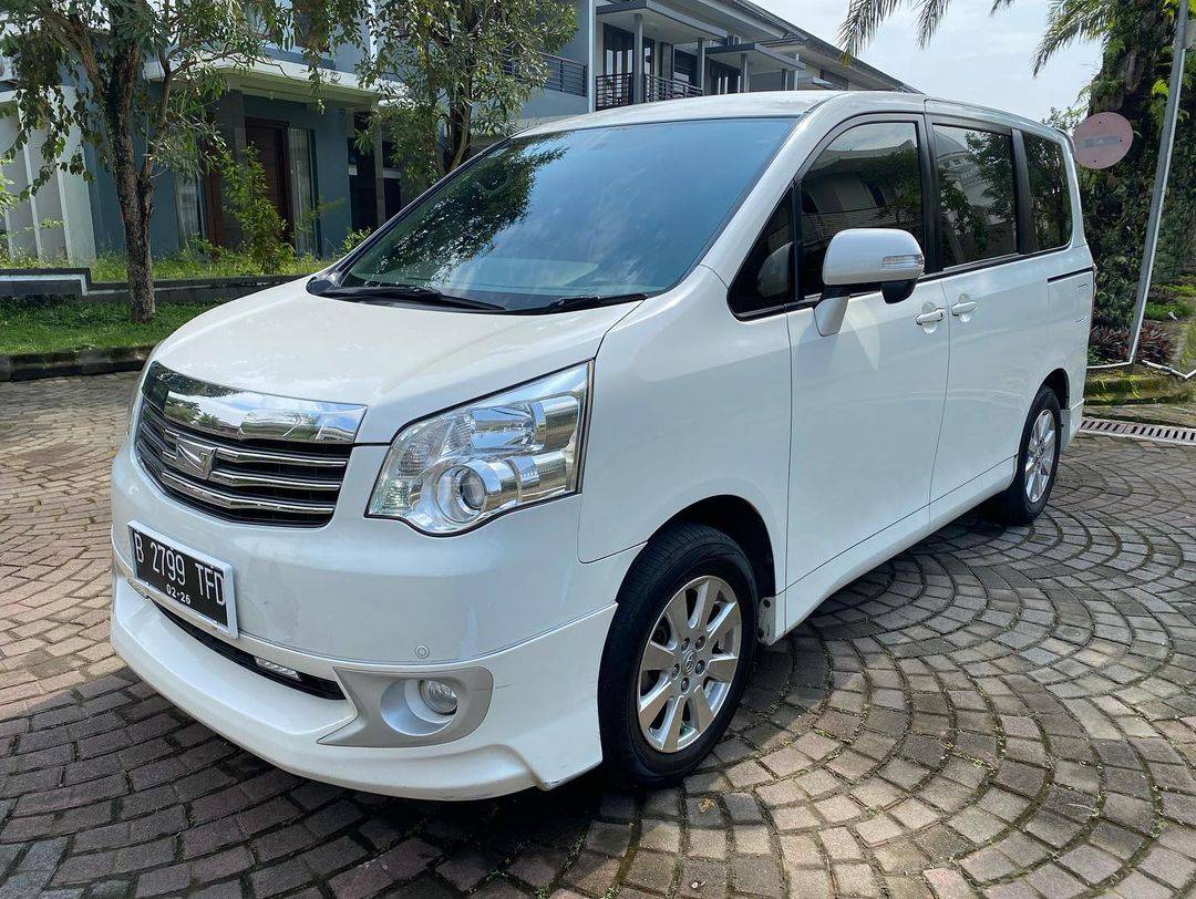 2013 Toyota NAV1 2013 Toyota NAV1