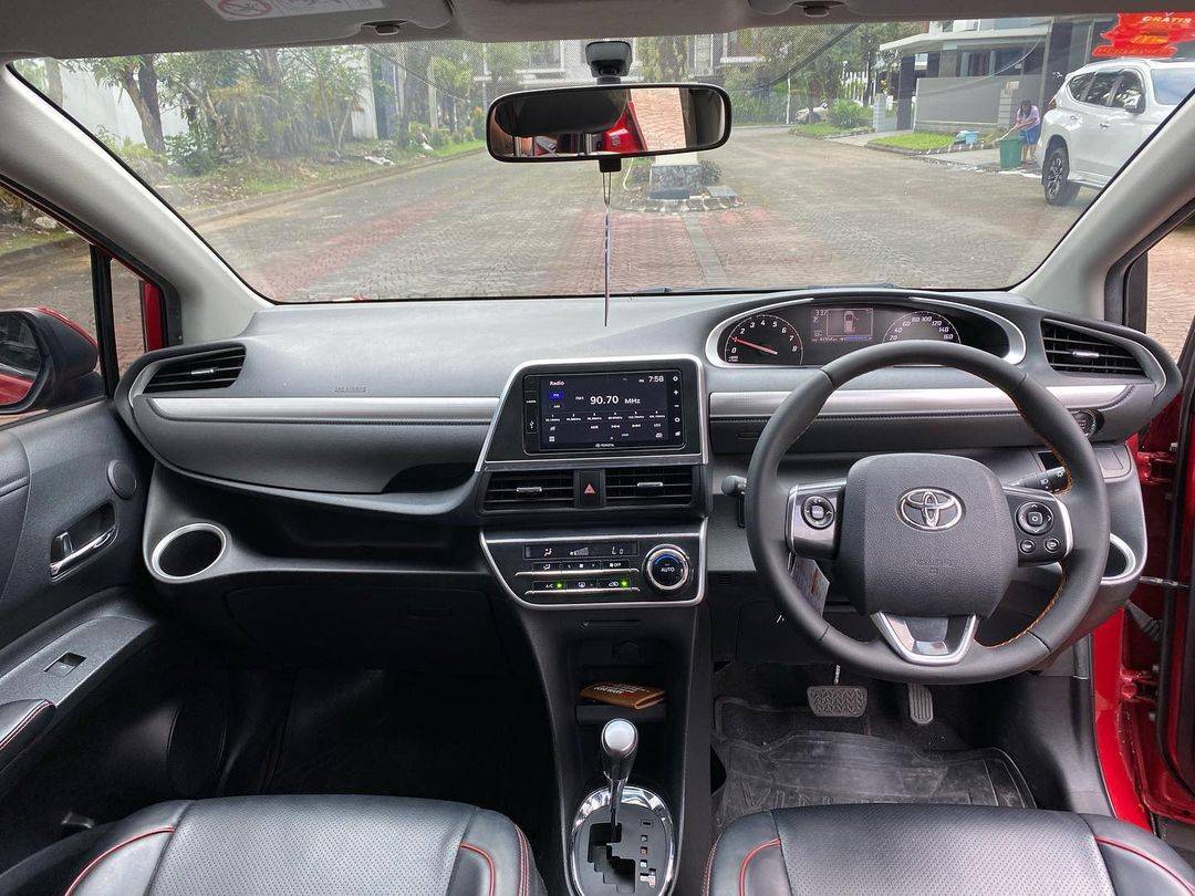 2017 Toyota Sienta Q CVT 2017 Toyota Sienta Q CVT
