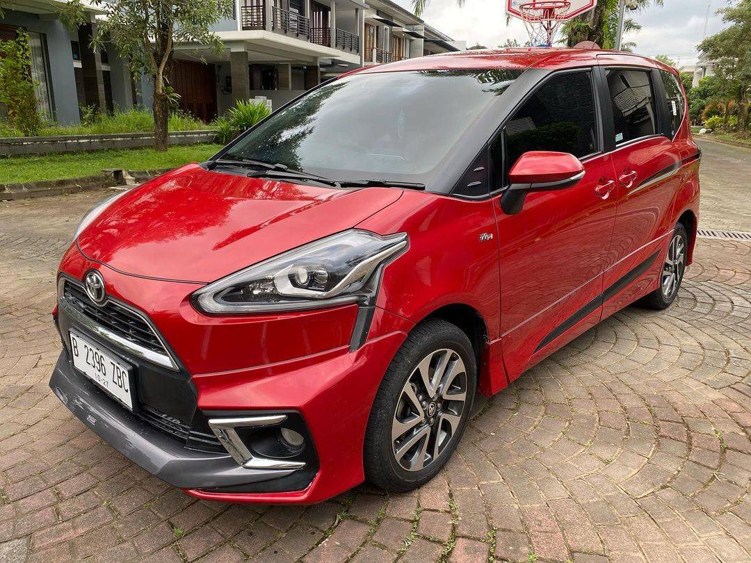 2017 Toyota Sienta Q CVT 2017 Toyota Sienta Q CVT