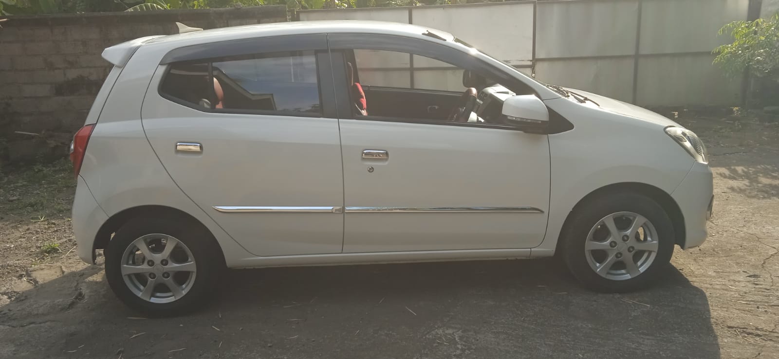 2013 Daihatsu Ayla  2013 Daihatsu Ayla