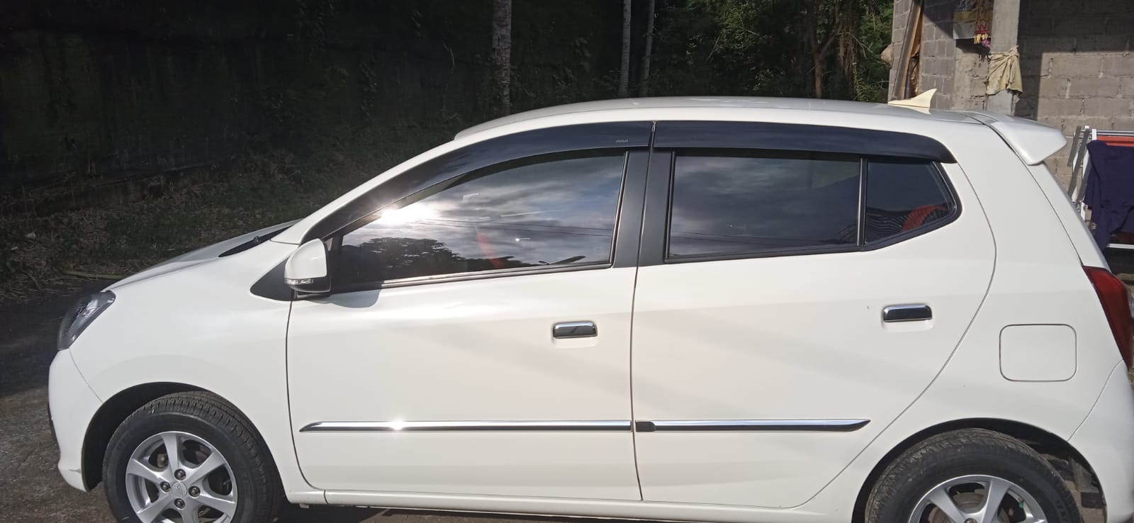 2013 Daihatsu Ayla  2013 Daihatsu Ayla