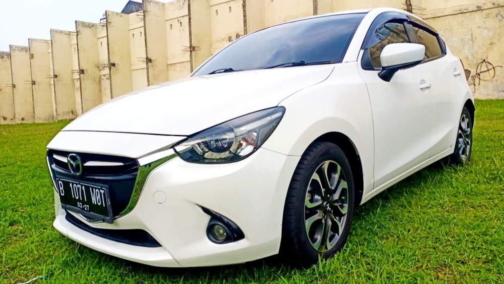 2016 Mazda 2  R AT 2016 Mazda 2  R AT