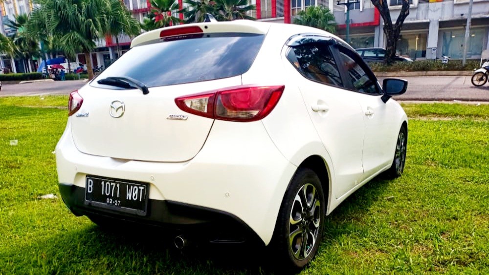 2016 Mazda 2  R AT 2016 Mazda 2  R AT