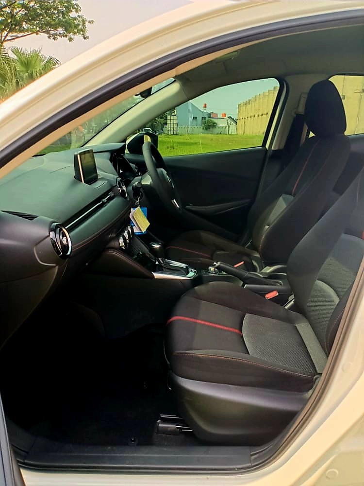 2016 Mazda 2  R AT 2016 Mazda 2  R AT