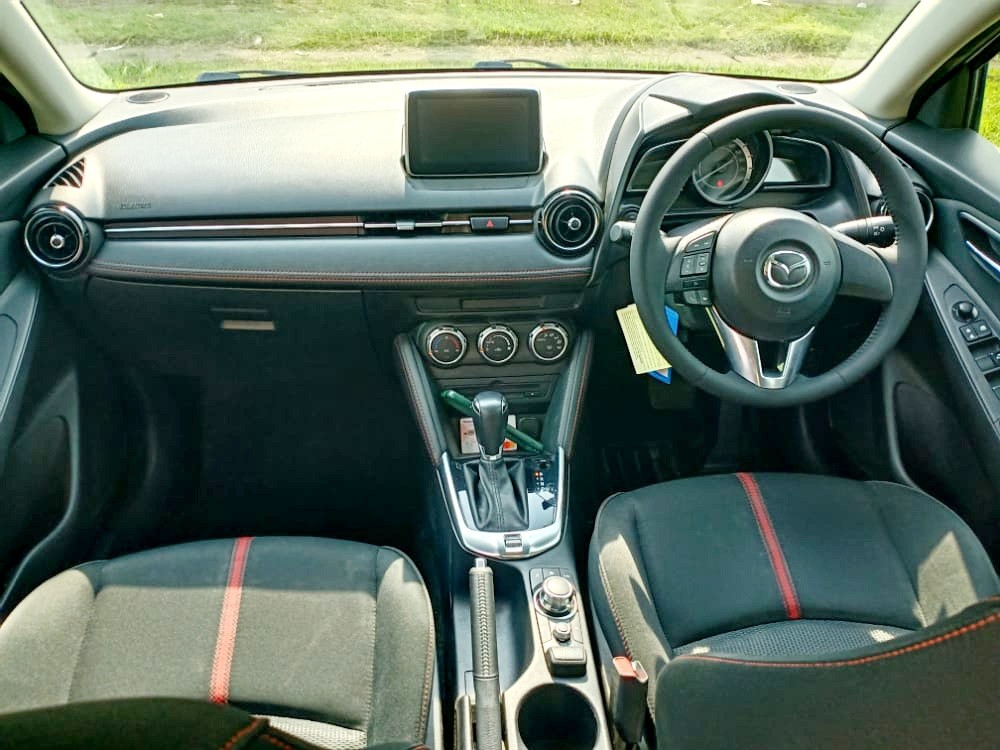 2016 Mazda 2  R AT 2016 Mazda 2  R AT