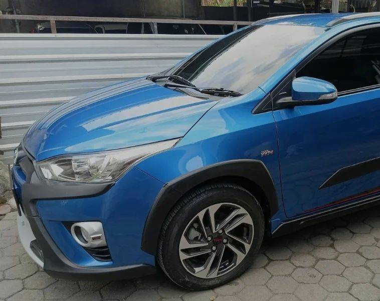 2016 Toyota Yaris Heykers 1.5L MT 2016 Toyota Yaris Heykers 1.5L MT