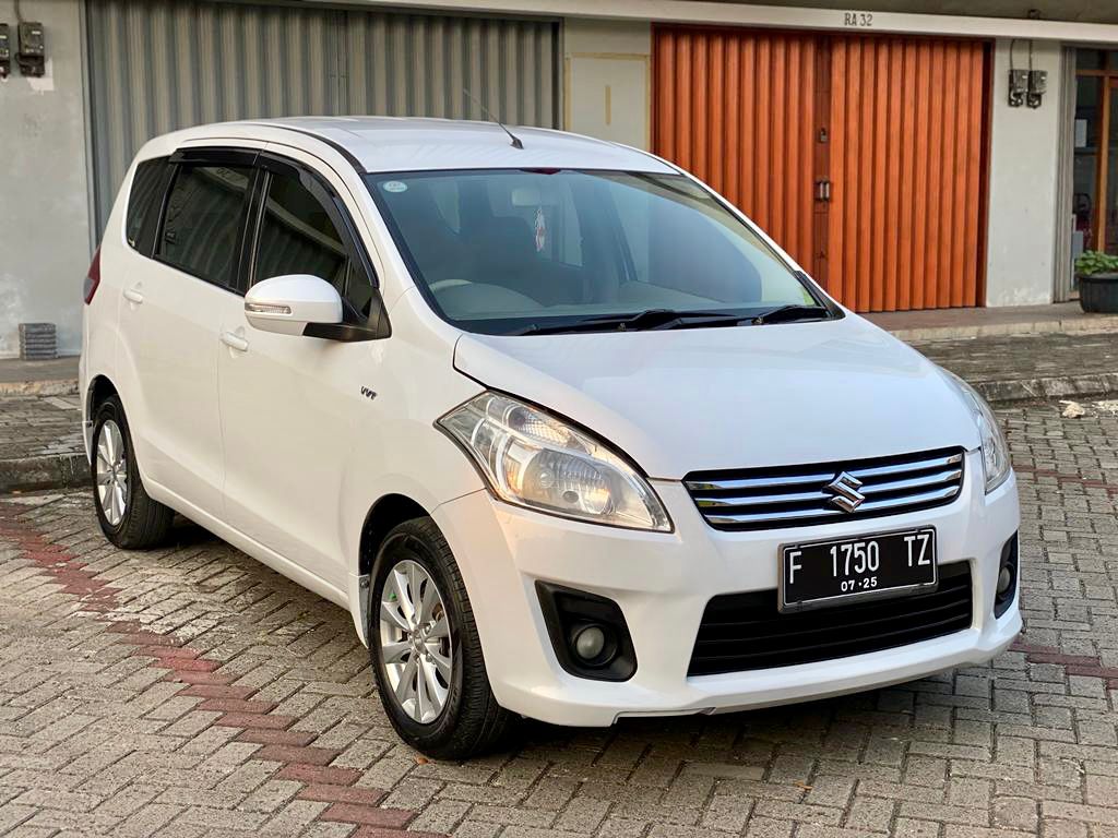 2015 Suzuki Ertiga GL AT 2015 Suzuki Ertiga GL AT