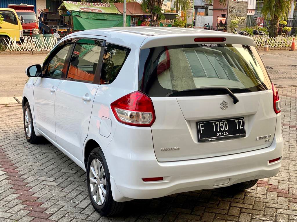 2015 Suzuki Ertiga GL AT 2015 Suzuki Ertiga GL AT