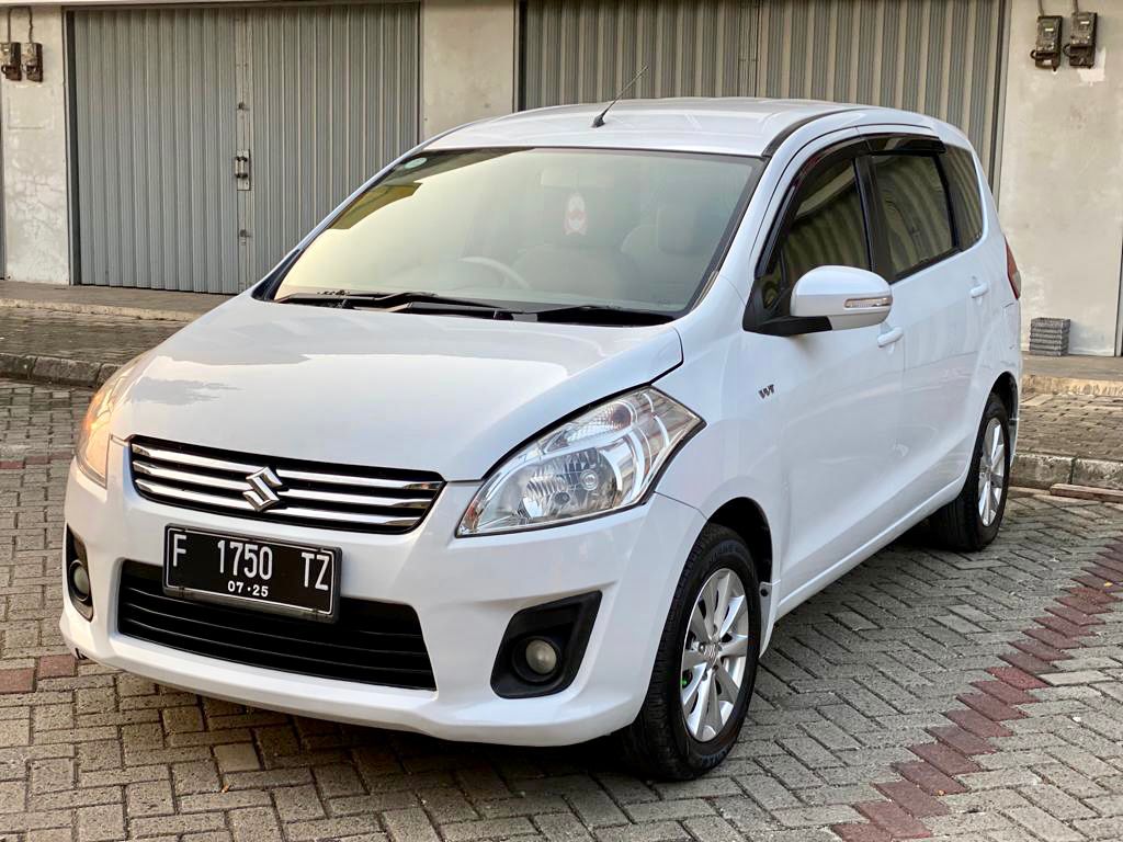 2015 Suzuki Ertiga GL AT 2015 Suzuki Ertiga GL AT