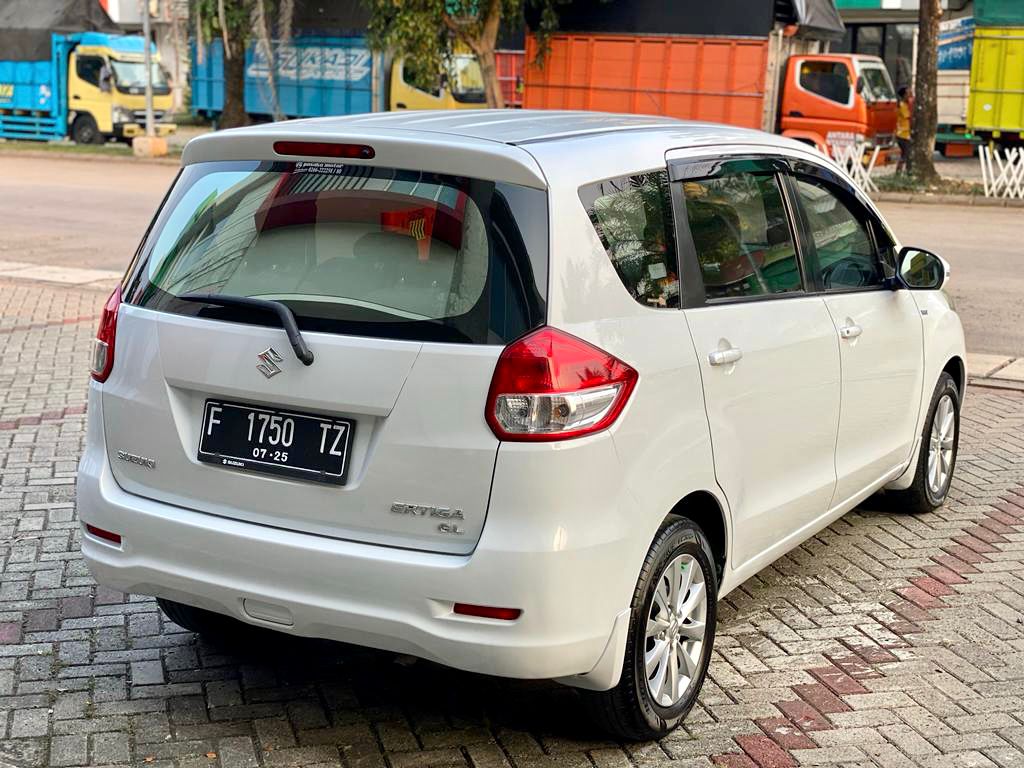 2015 Suzuki Ertiga GL AT 2015 Suzuki Ertiga GL AT