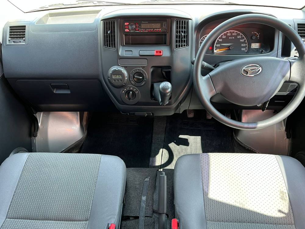 Old 2020 Daihatsu Gran Max MB Minibus 1.5L D Mini Bus MT Minibus 1.5L D Mini Bus MT