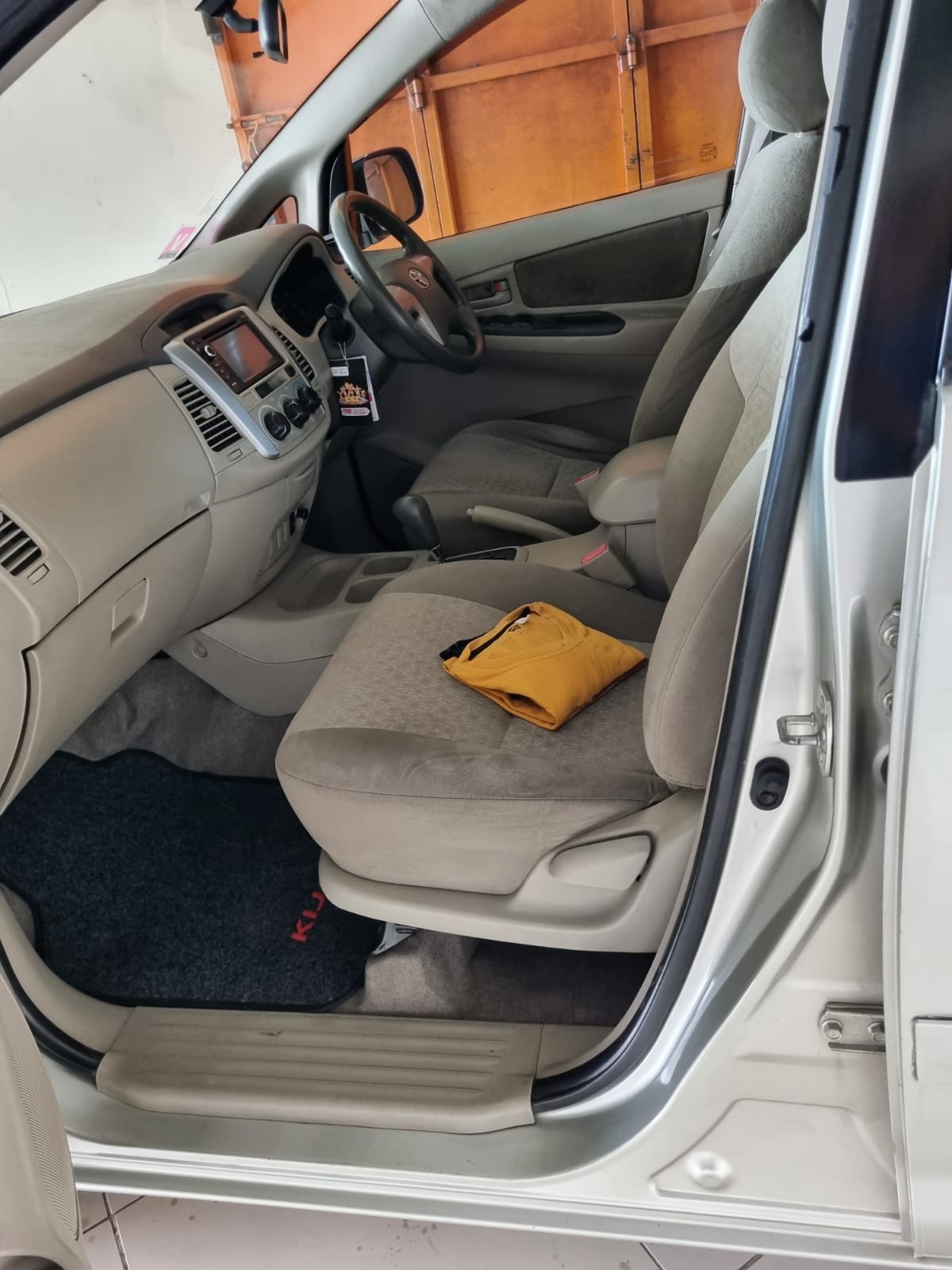 2012 Toyota Innova 2012 Toyota Innova