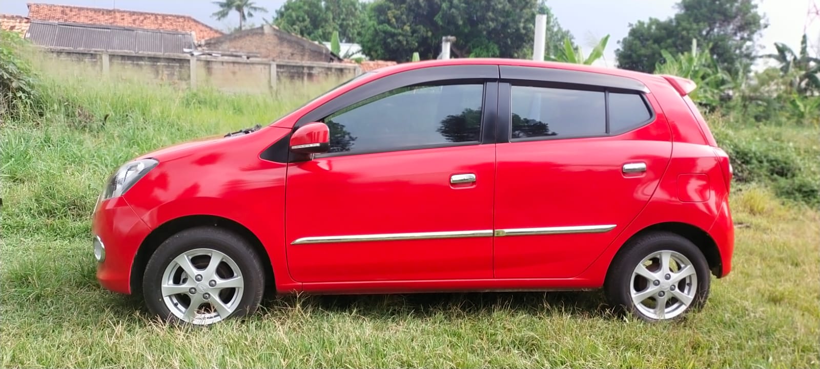 2016 Daihatsu Ayla  2016 Daihatsu Ayla