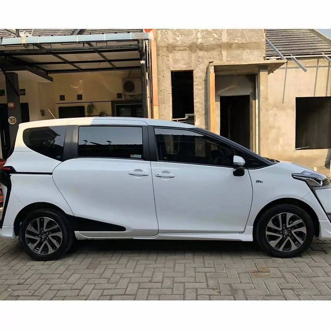 2017 Toyota Sienta 2017 Toyota Sienta