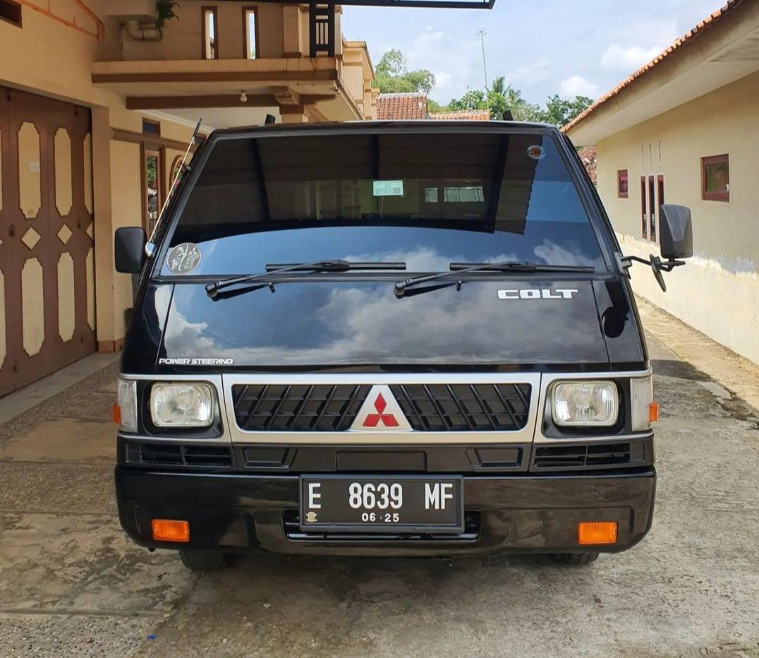 Second Hand 2015 Mitsubishi L300 Second Hand 2015 Mitsubishi L300