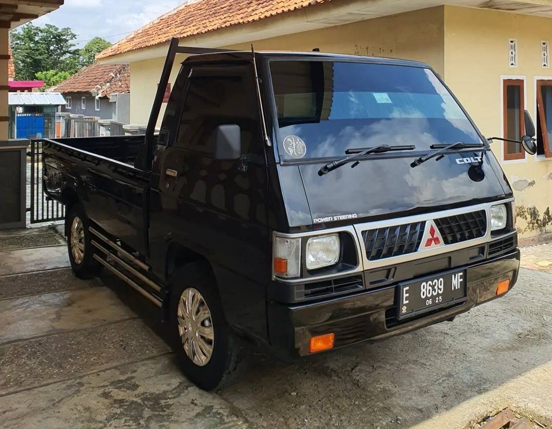 2015 Mitsubishi L300 2015 Mitsubishi L300