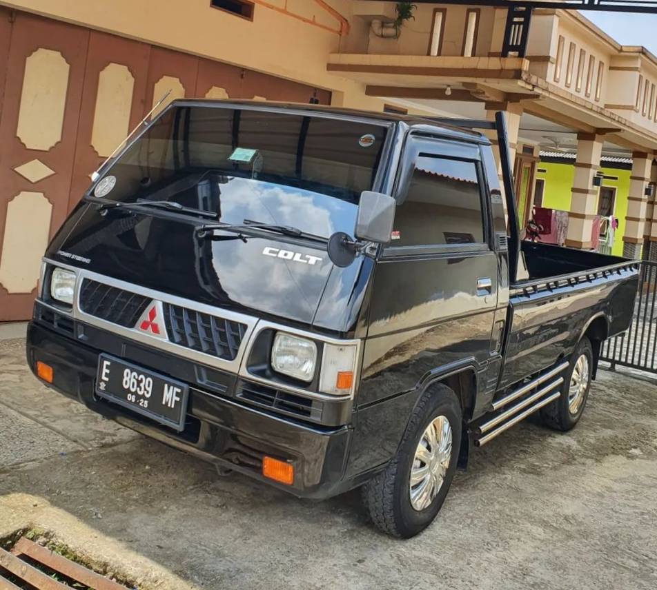 2015 Mitsubishi L300 2015 Mitsubishi L300
