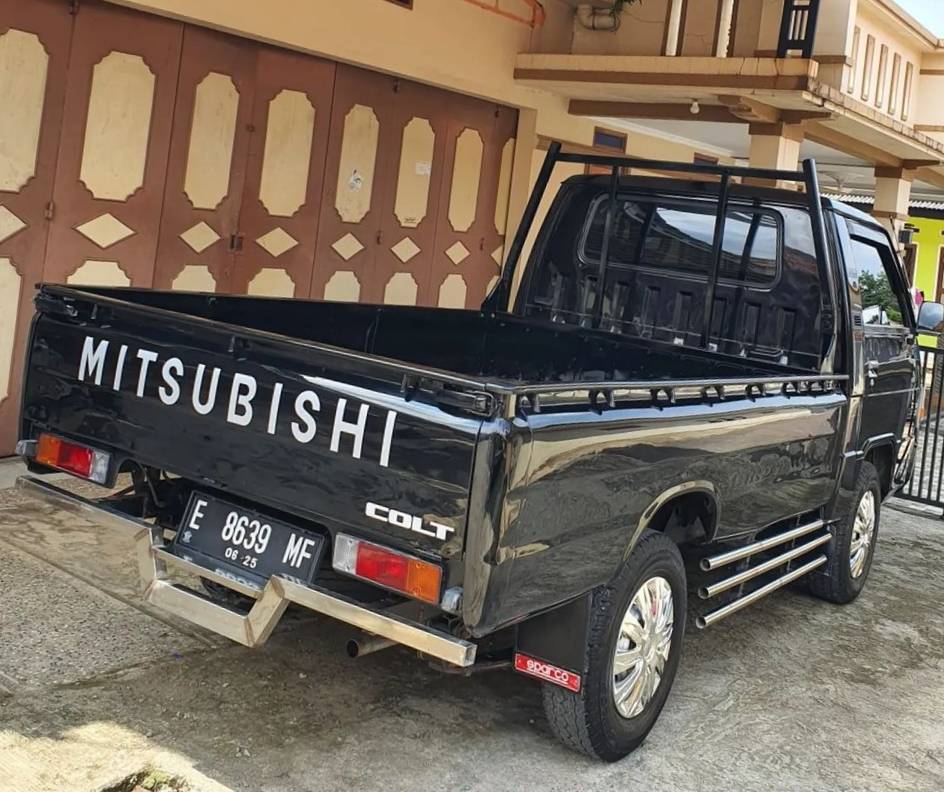 2015 Mitsubishi L300 2015 Mitsubishi L300