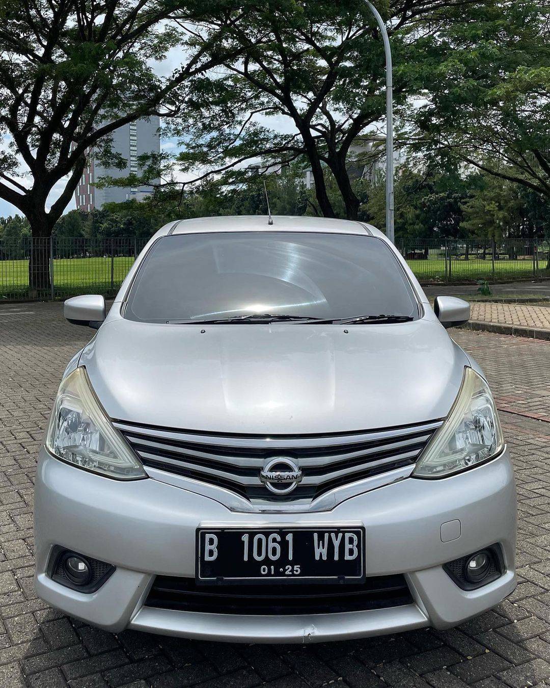 Second Hand 2014 Nissan Grand Livina Second Hand 2014 Nissan Grand Livina