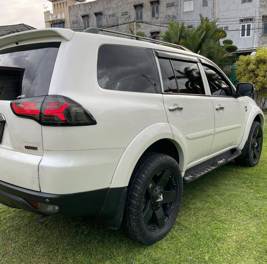 2015 Mitsubishi Pajero Sport 2015 Mitsubishi Pajero Sport