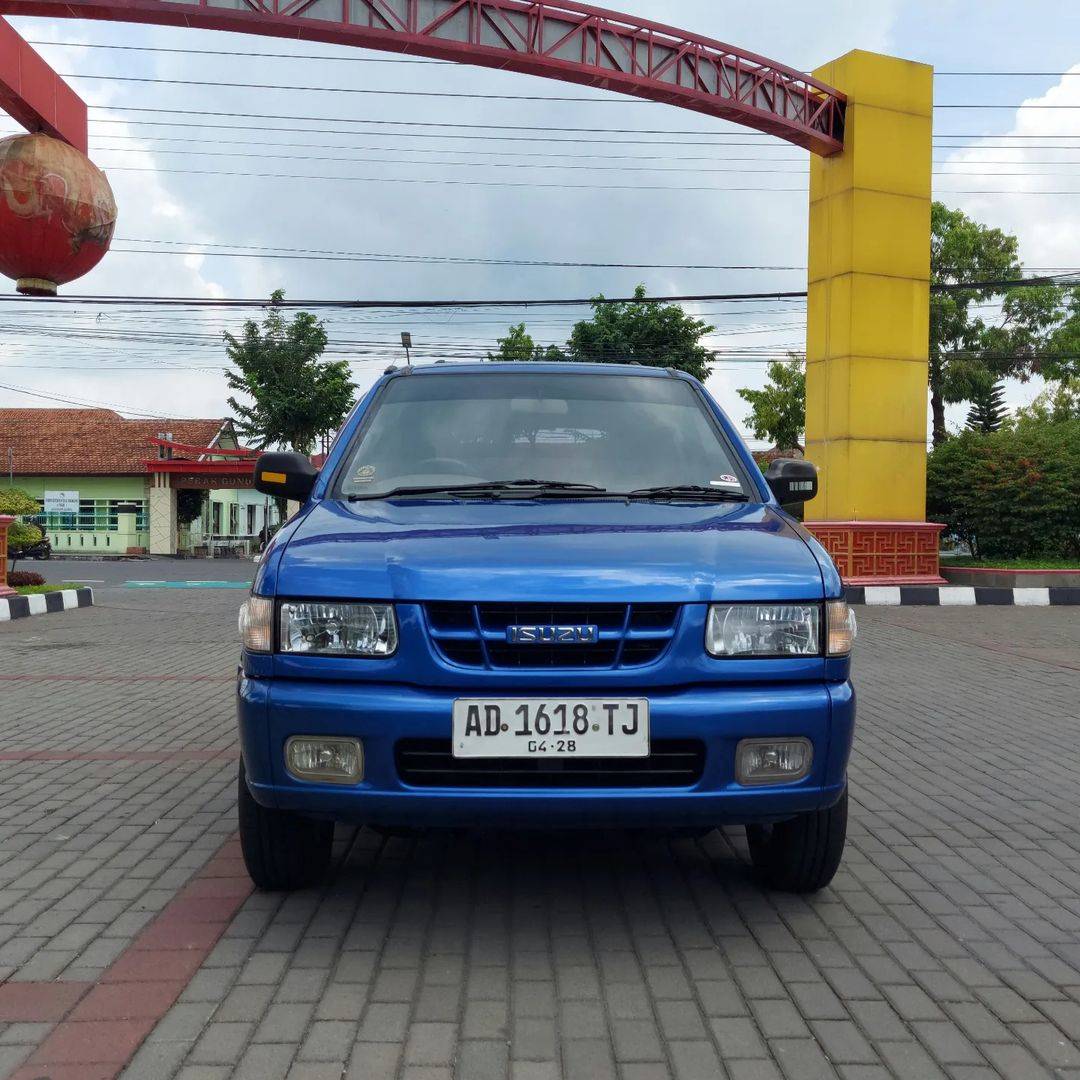 2001 Isuzu Panther Bekas 2001 Isuzu Panther Bekas