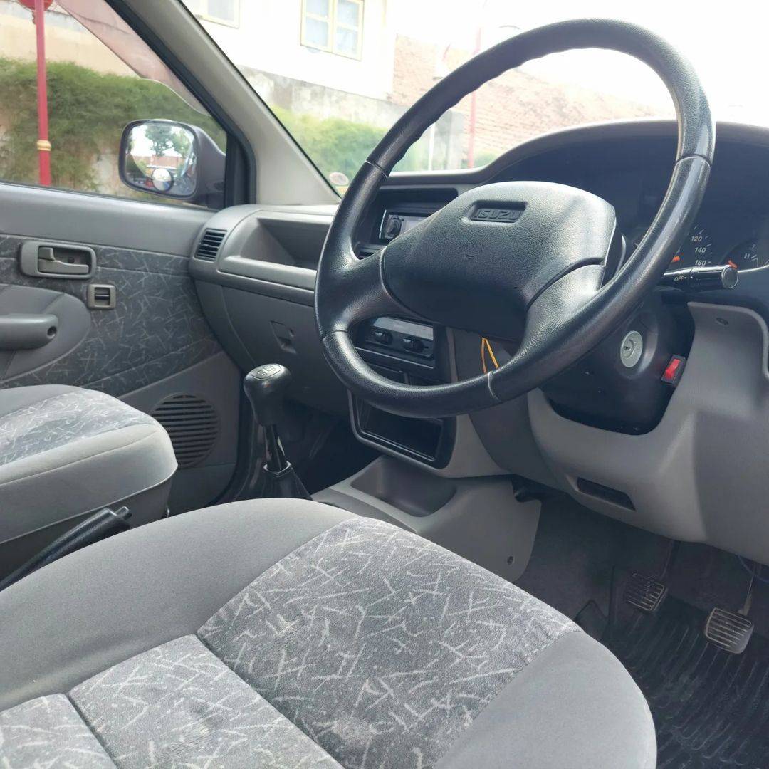 2001 Isuzu Panther 2001 Isuzu Panther