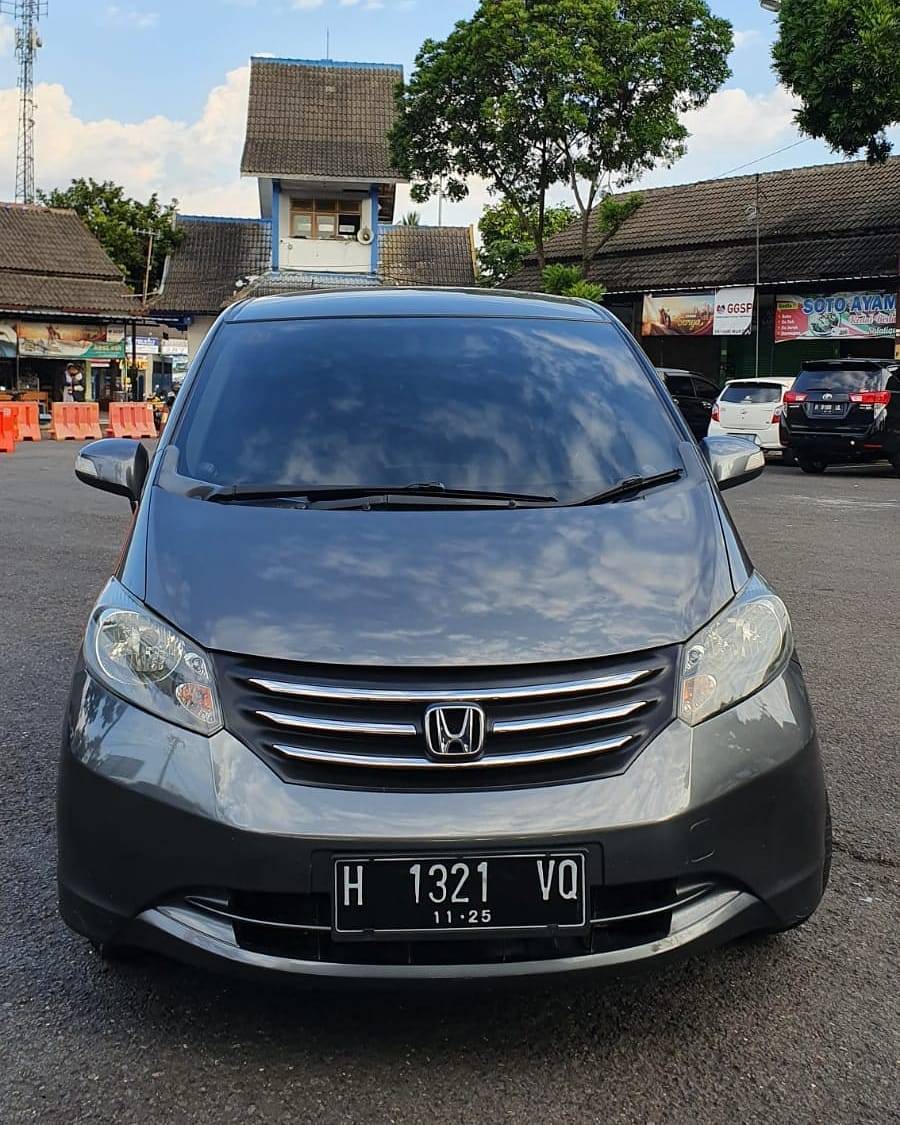 Second Hand 2015 Honda Freed  E