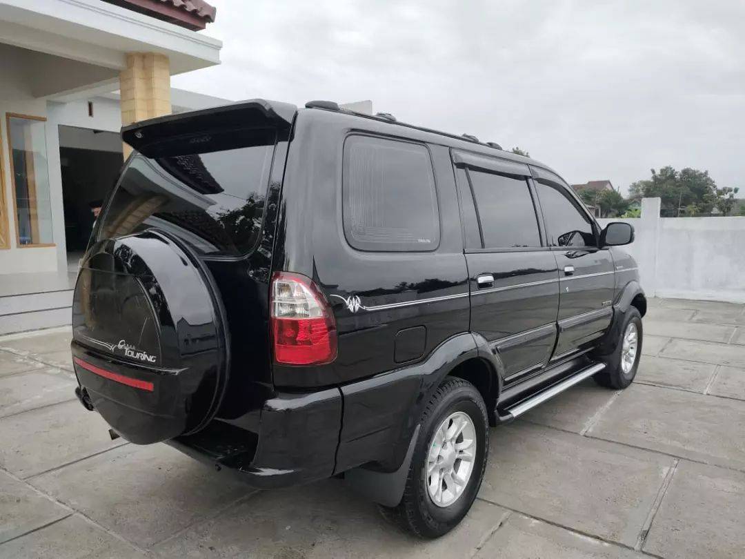 2013 Isuzu Panther 2013 Isuzu Panther