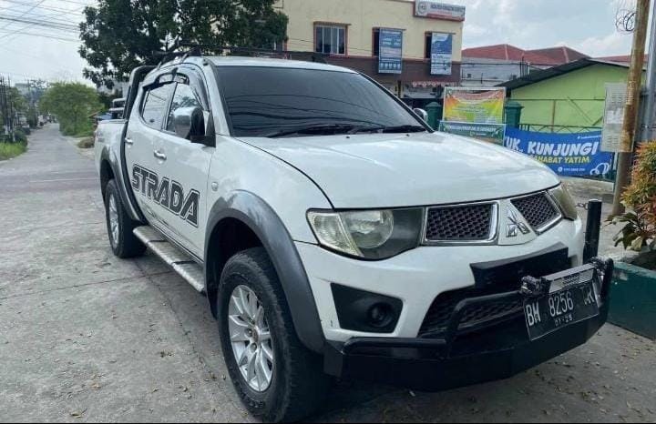 2014 Mitsubishi Triton Bekas 2014 Mitsubishi Triton Bekas