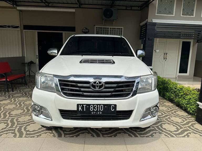 Second Hand 2012 Toyota Hilux Double Cabin G 2.5L MT