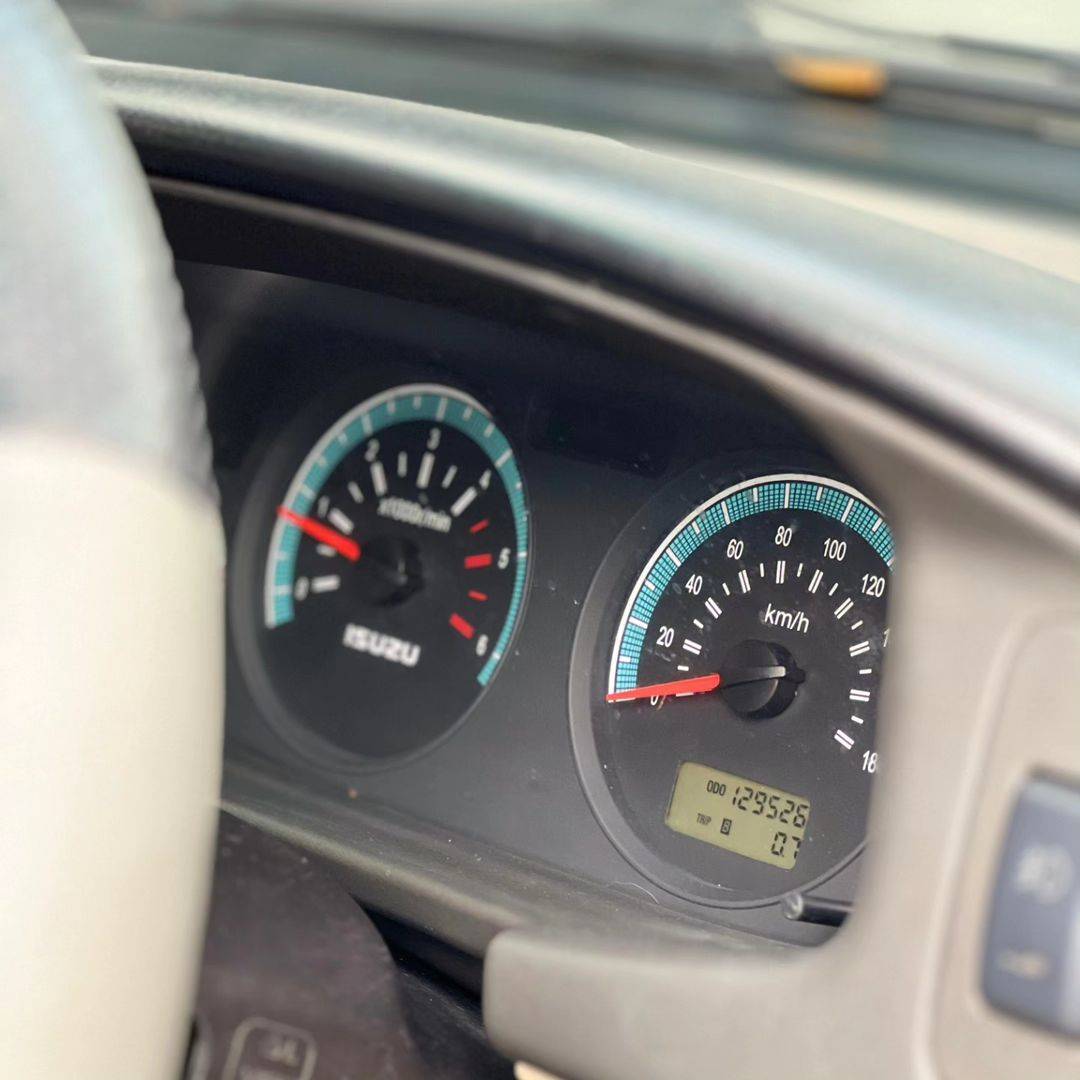 2014 Isuzu Panther 2014 Isuzu Panther