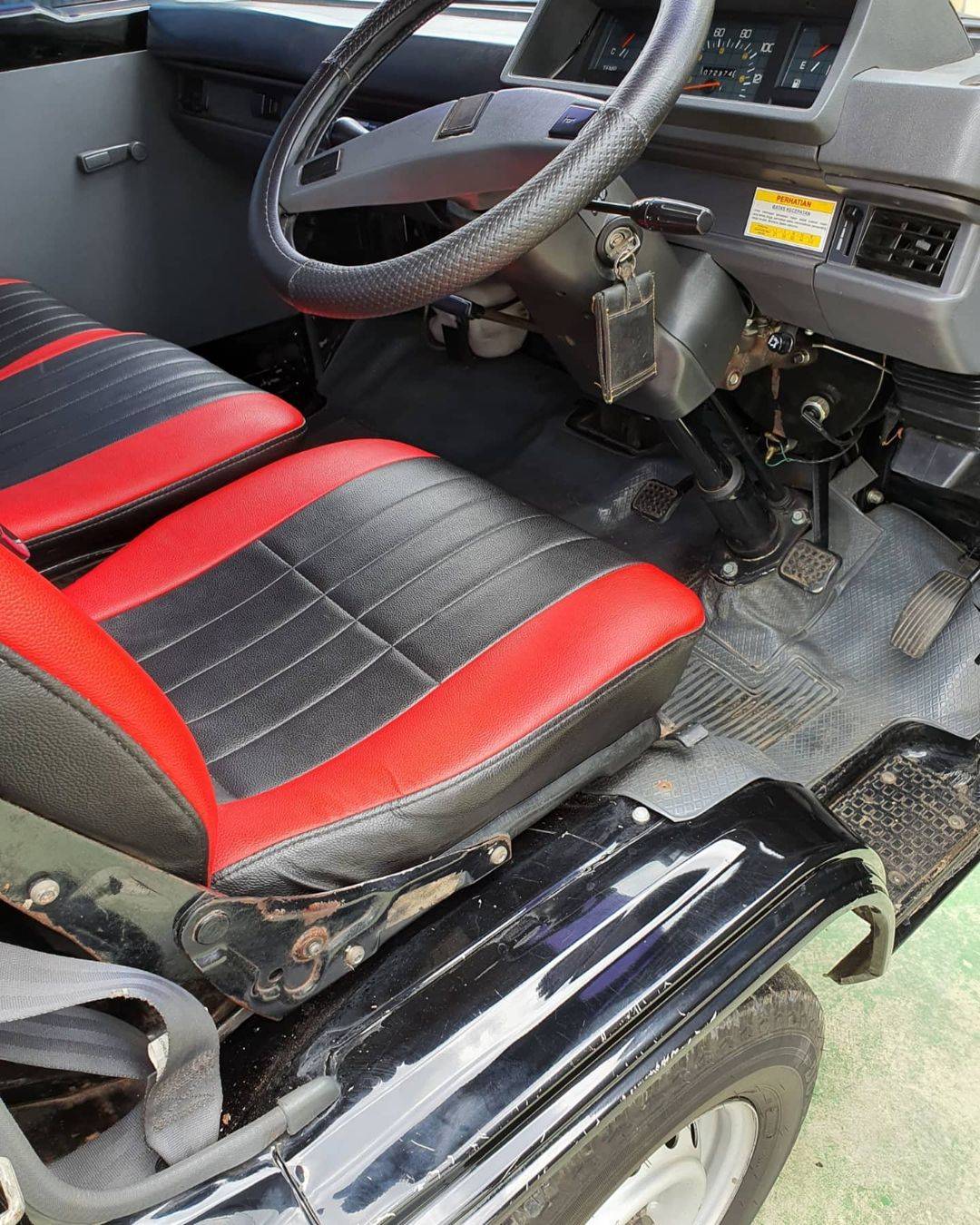 2013 Mitsubishi L300 2013 Mitsubishi L300