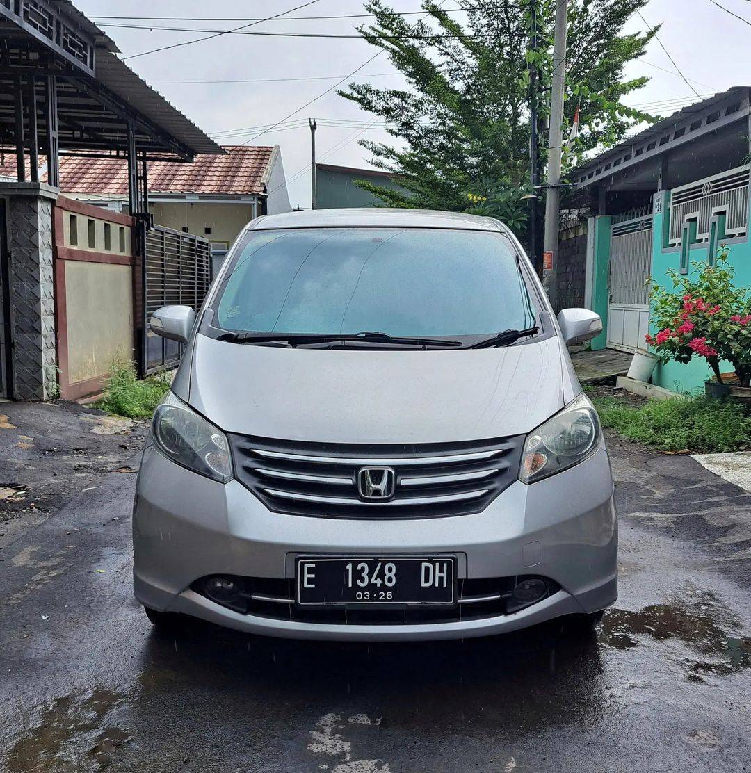 Second Hand 2011 Honda Freed Second Hand 2011 Honda Freed