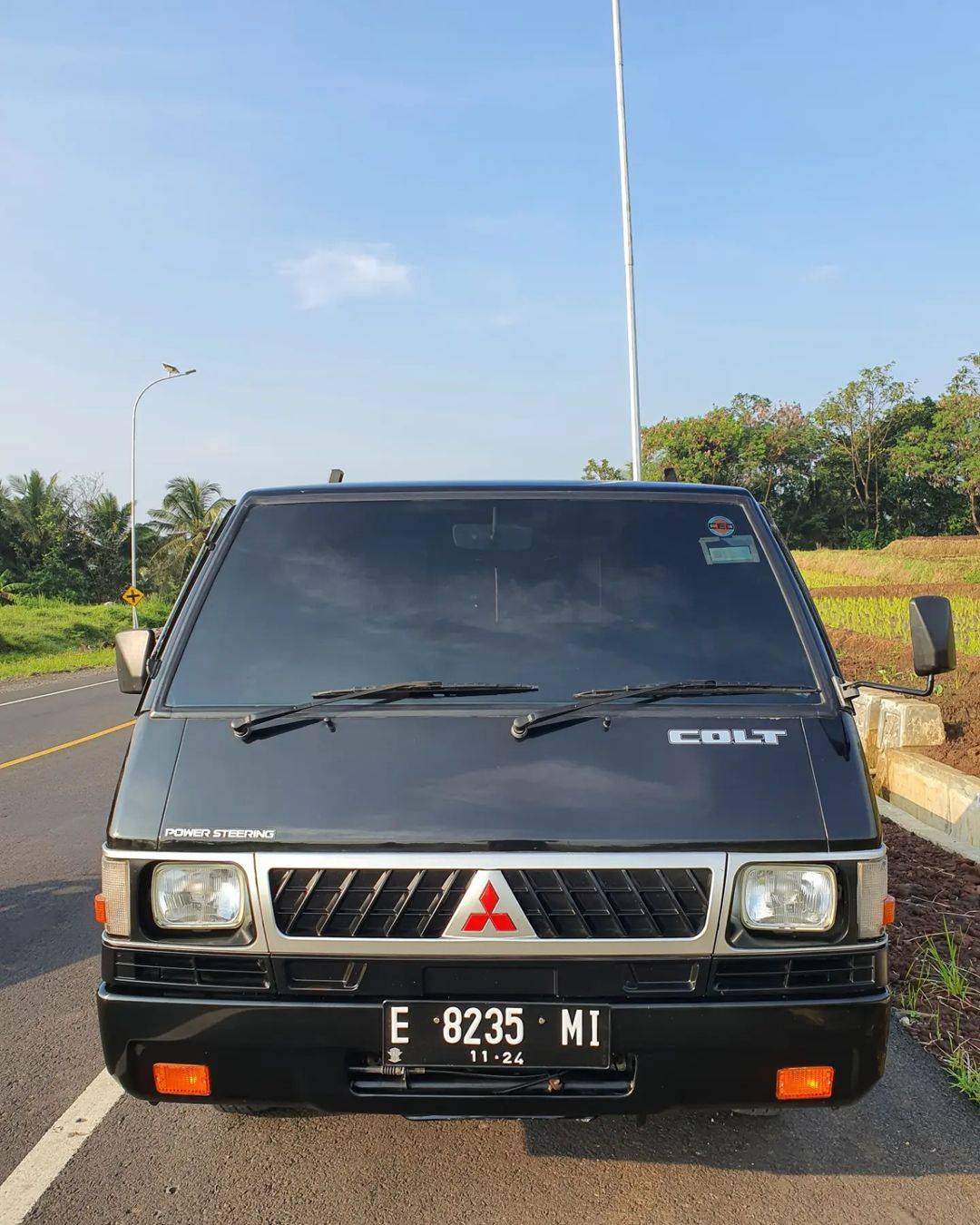 Second Hand 2014 Mitsubishi L300 Second Hand 2014 Mitsubishi L300