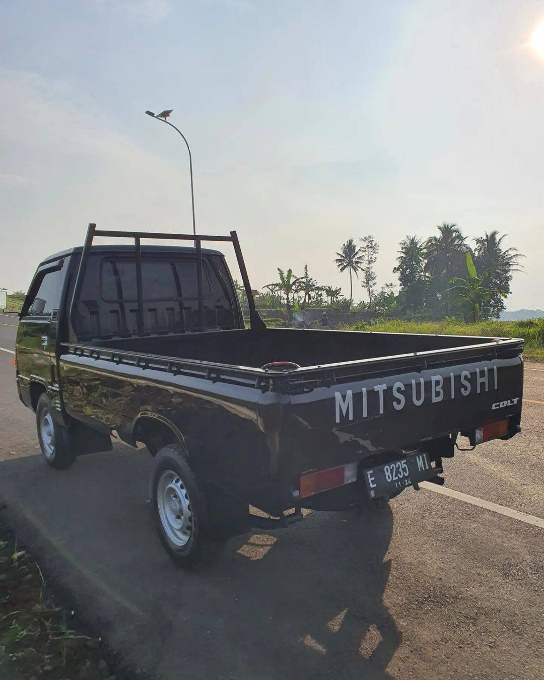 2014 Mitsubishi L300 2014 Mitsubishi L300