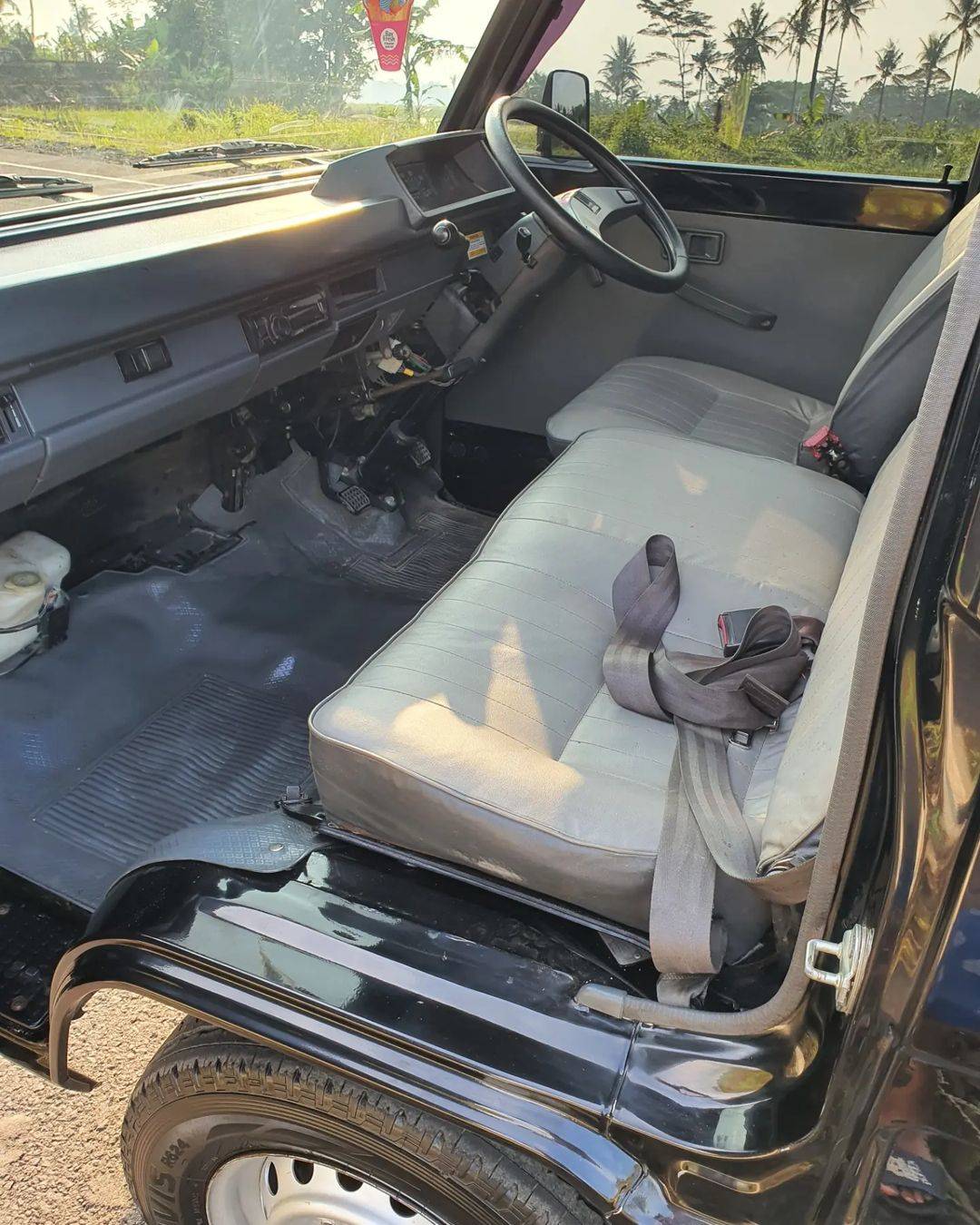 2014 Mitsubishi L300 2014 Mitsubishi L300