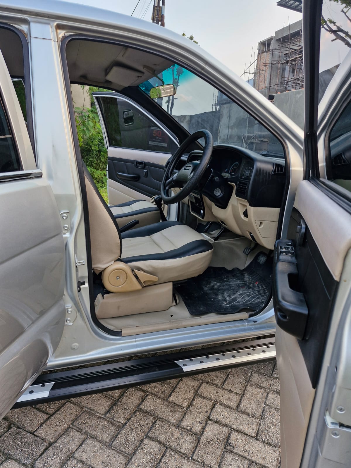 2015 Isuzu Panther 2015 Isuzu Panther