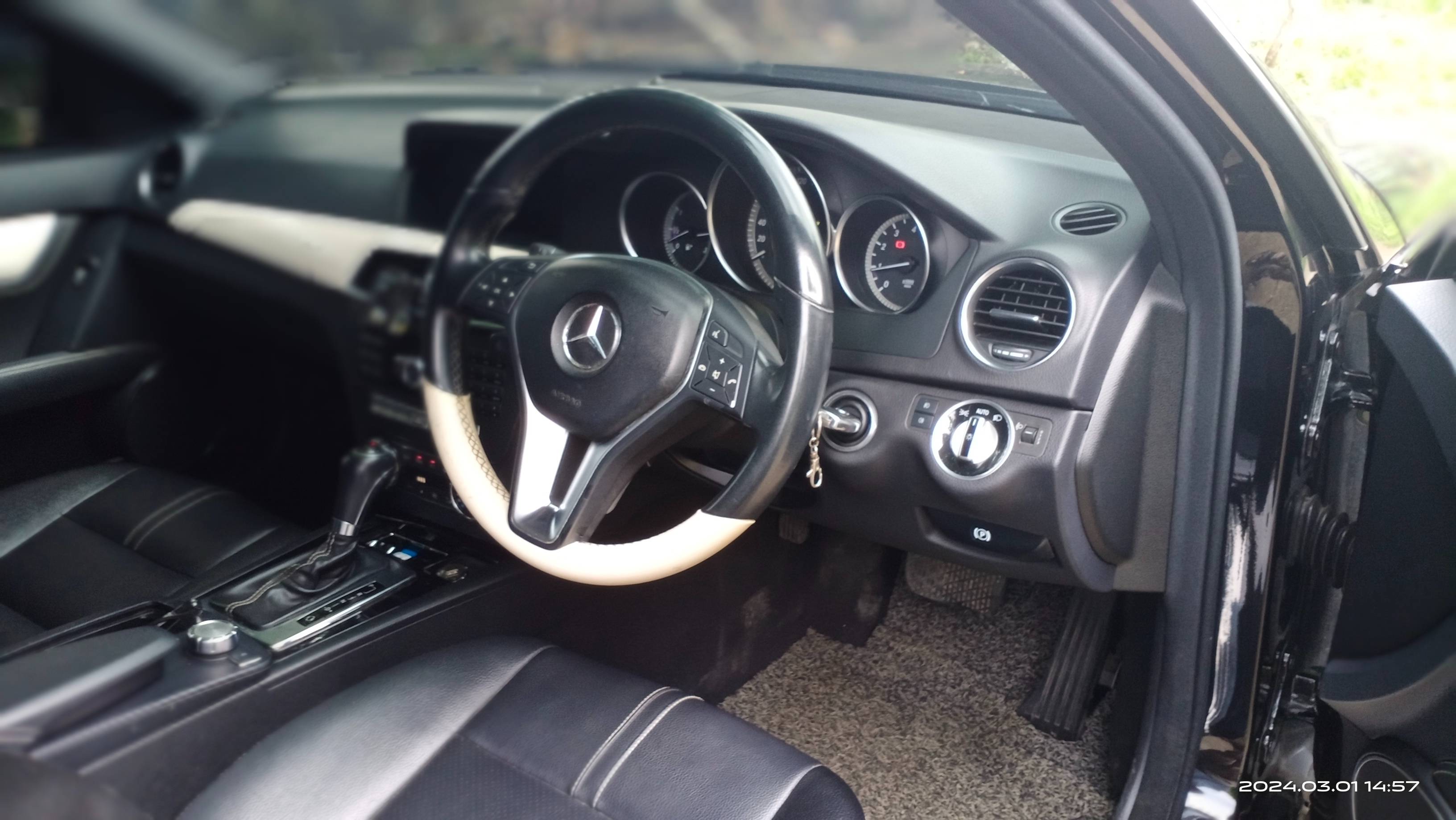 2011 Mercedes Benz C-Class Sedan 2011 Mercedes Benz C-Class Sedan