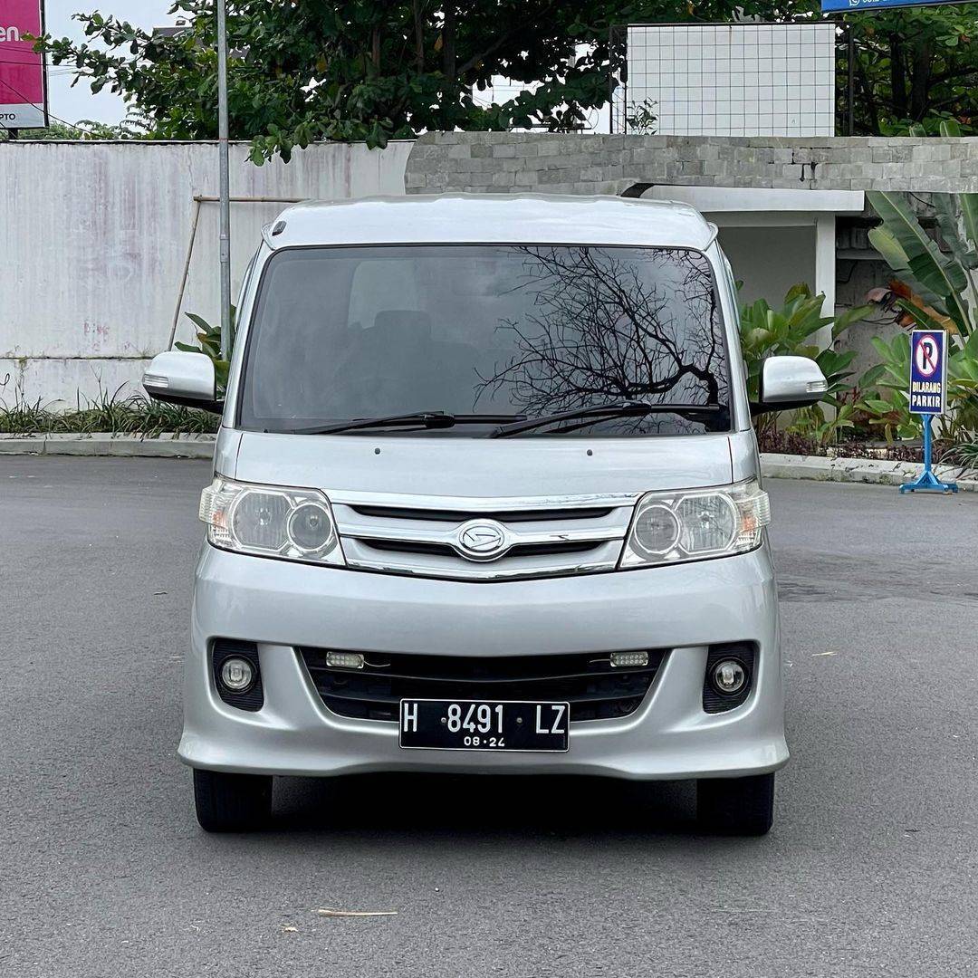 2010 Daihatsu Luxio 1.5L X AT STD Bekas